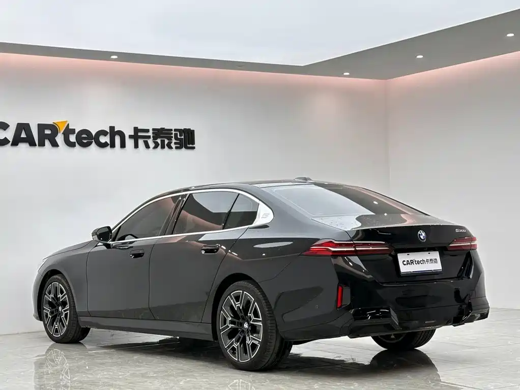 BMW 5 Series — миниатюра 3