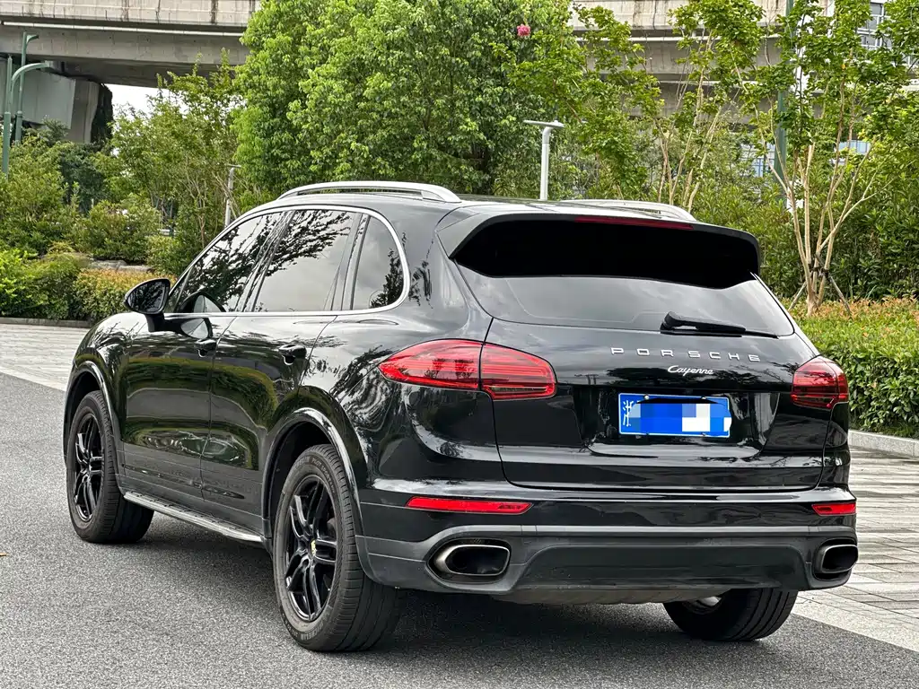Porsche Cayenne — миниатюра 4