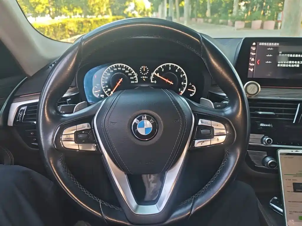 BMW 5 Series — миниатюра 11
