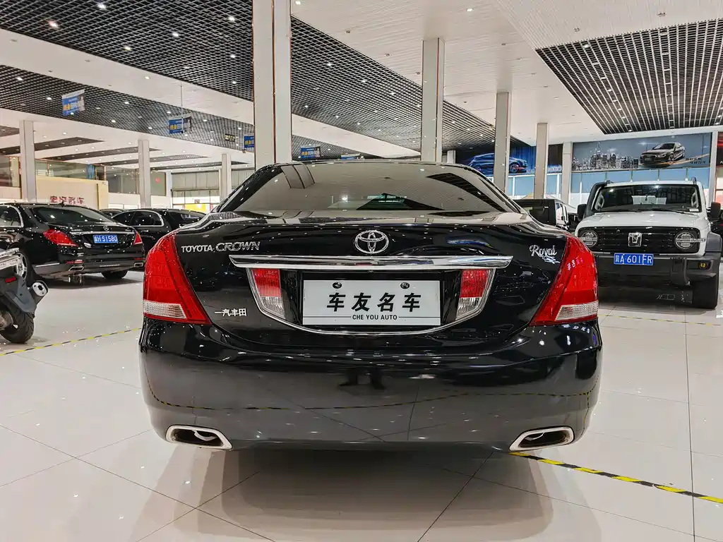 Toyota Crown — миниатюра 17