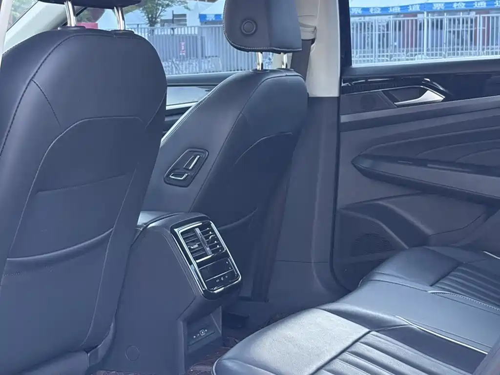 Volkswagen Passat PHEV — миниатюра 17