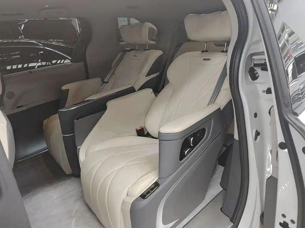 Toyota Sienna — миниатюра 17