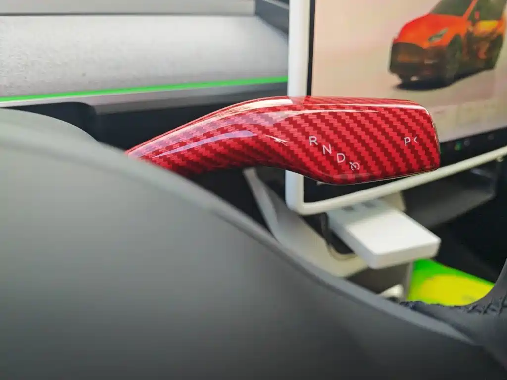 Tesla Model Y — миниатюра 10