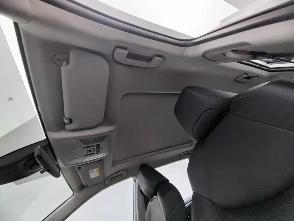 Toyota RAV4 — миниатюра 14