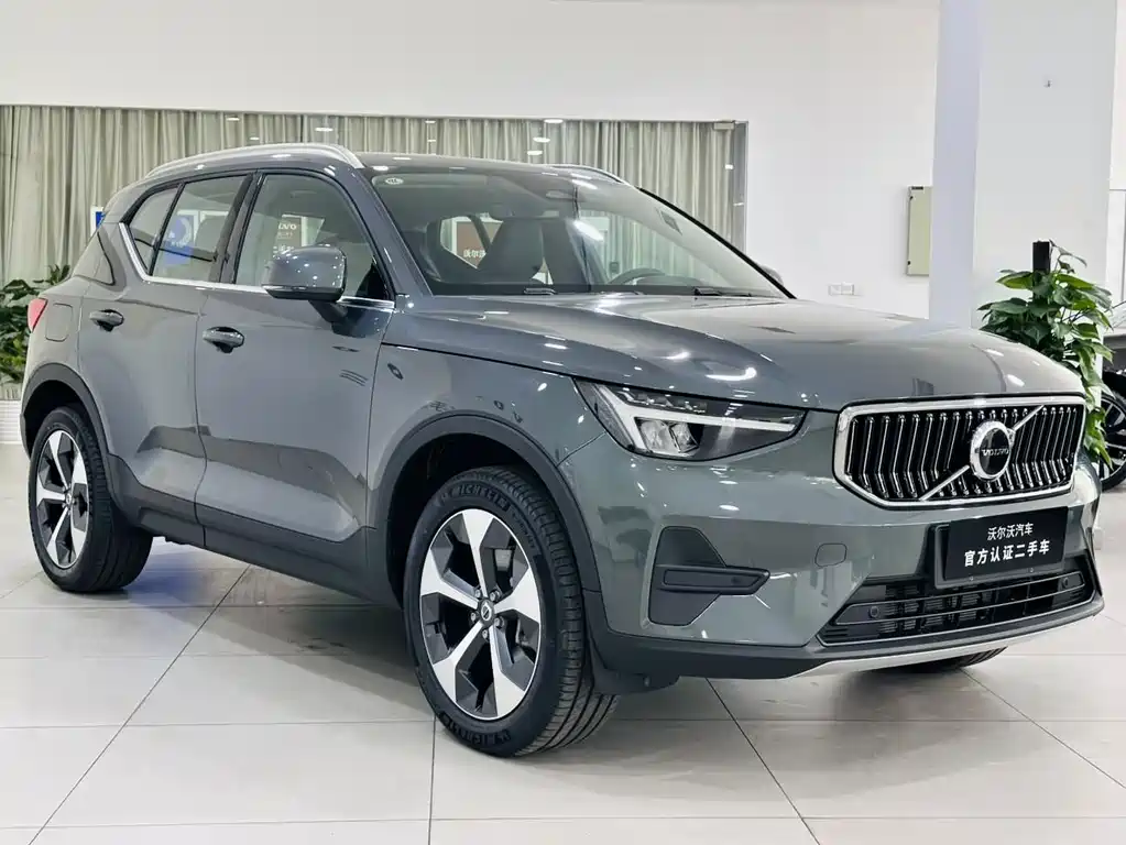 Volvo XC40 2026 B4 Luxury