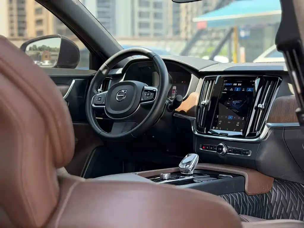 Volvo S90 2024 B5 Luxury