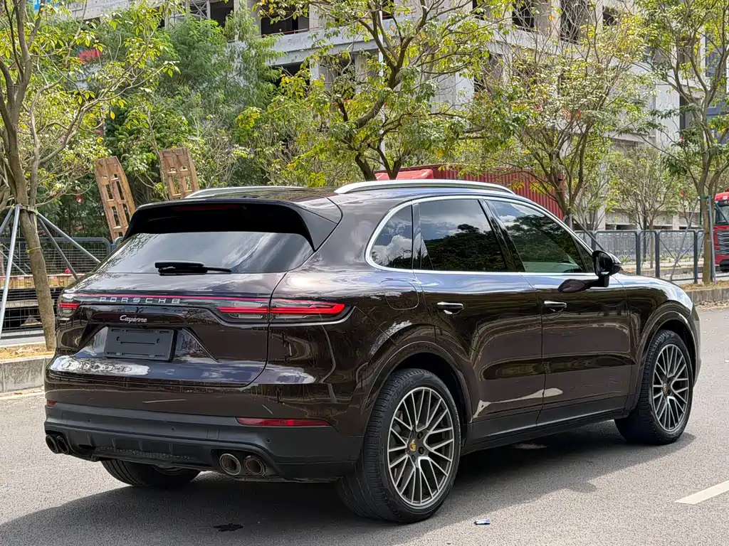Porsche Cayenne — миниатюра 9