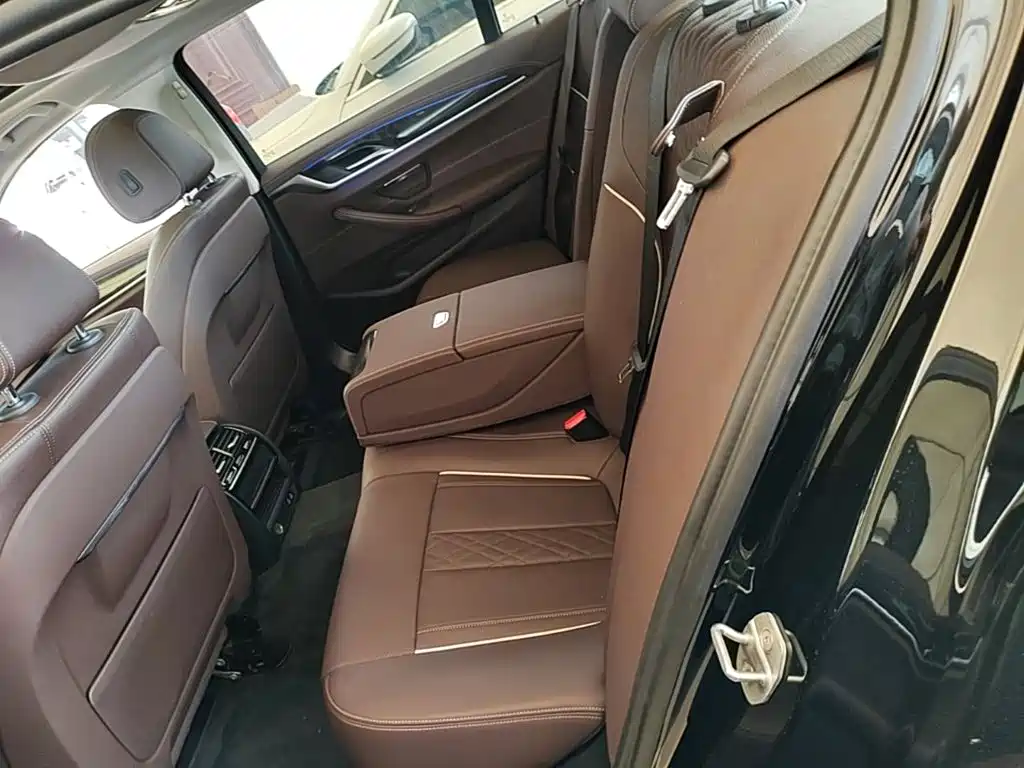 BMW 5 Series — миниатюра 17