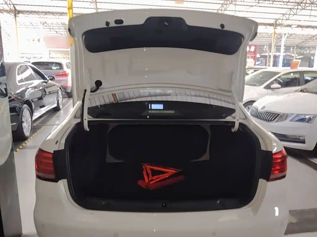 Volkswagen Lavida — миниатюра 19