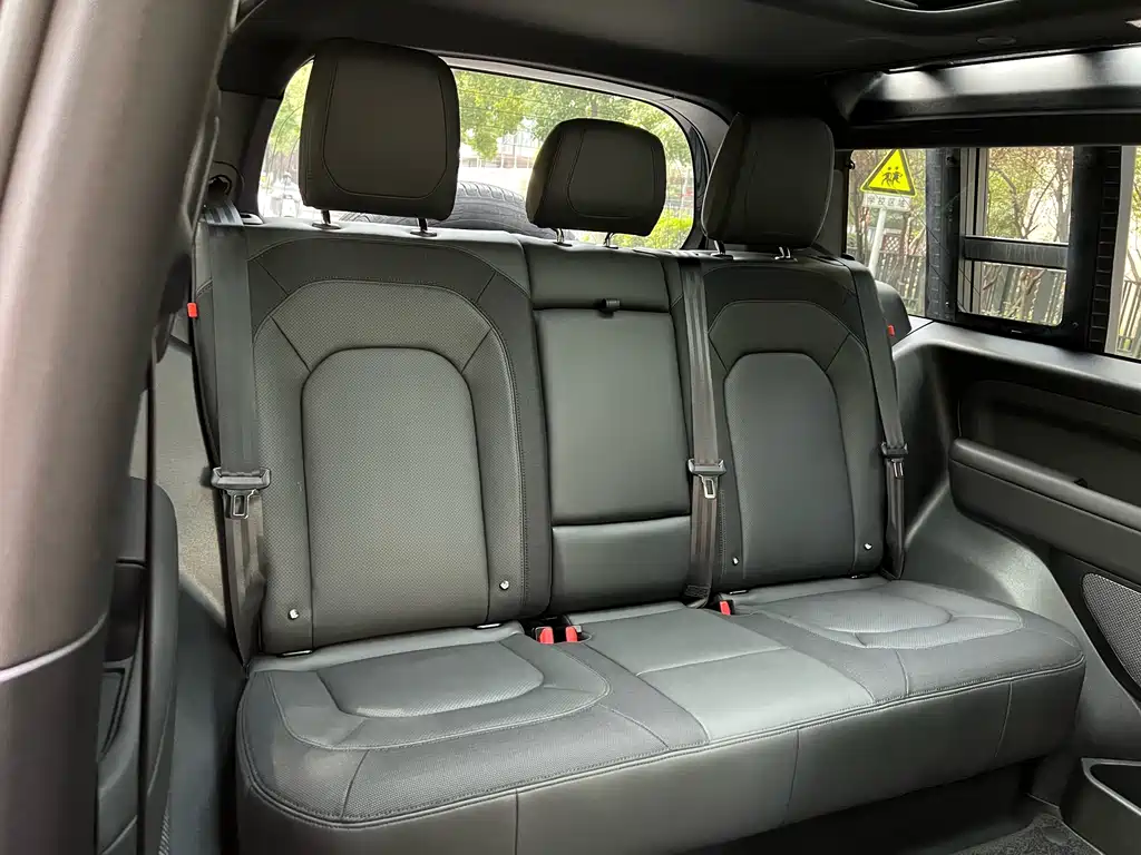 Land Rover Defender — миниатюра 10