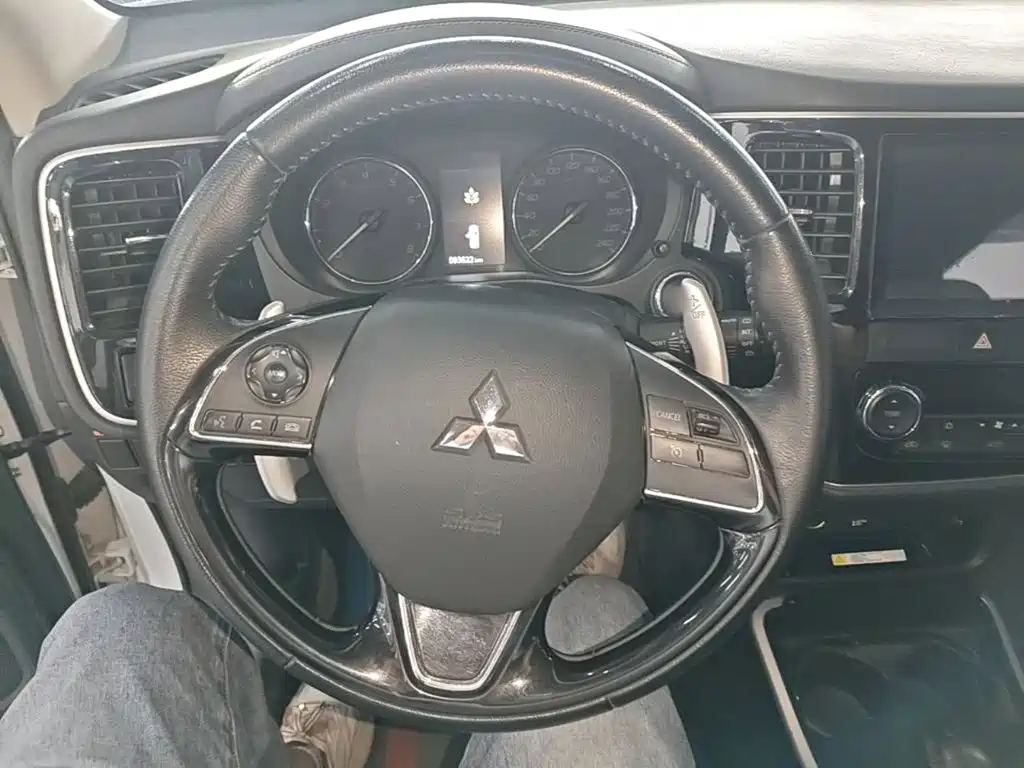 Mitsubishi Outlander — миниатюра 11