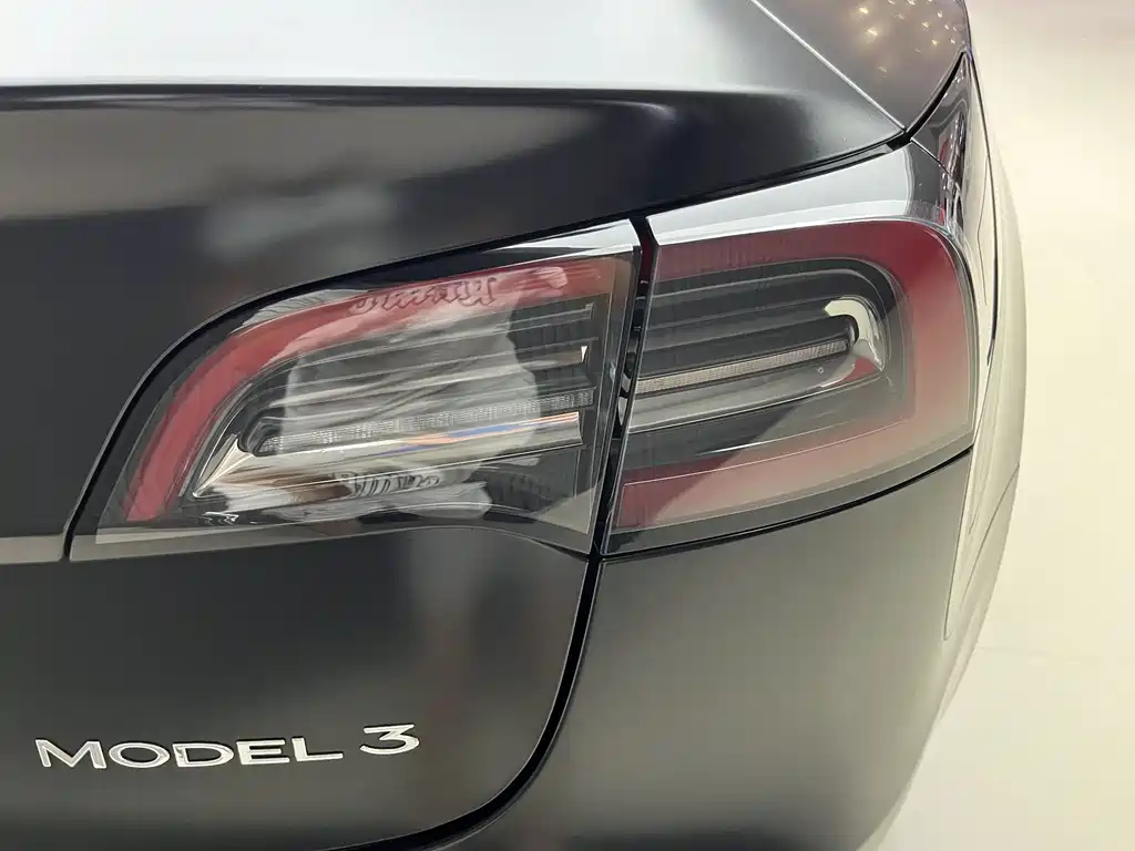 Tesla Model 3 — миниатюра 8