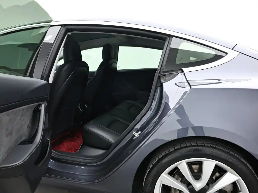 Tesla Model 3 — миниатюра 16