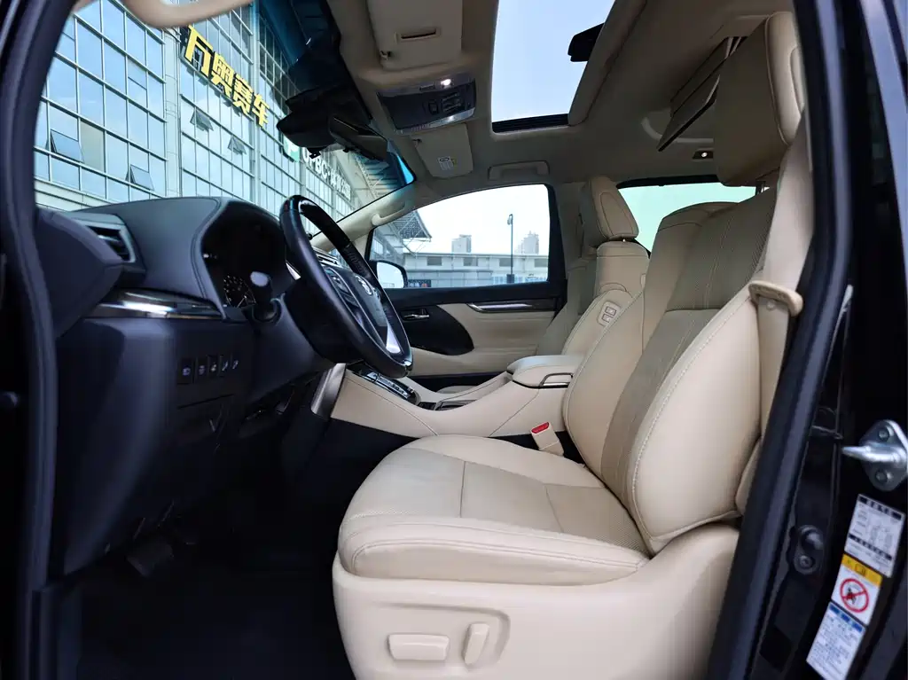 Toyota Alphard — миниатюра 9