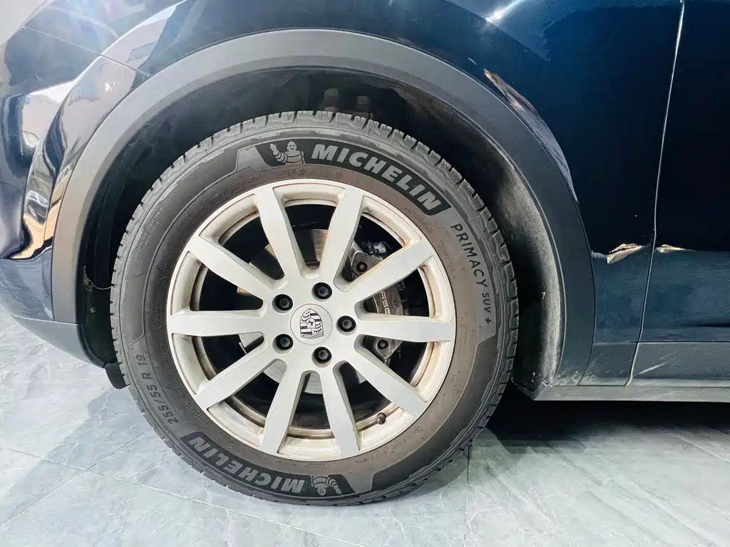 Porsche Cayenne — миниатюра 10