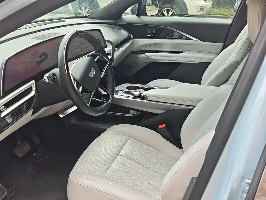 Cadillac Lyriq — миниатюра 4