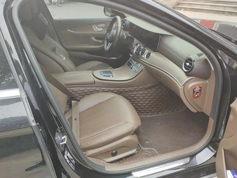 Mercedes-Benz E-Class — миниатюра 8