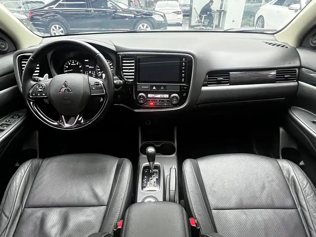 Mitsubishi Outlander — миниатюра 21