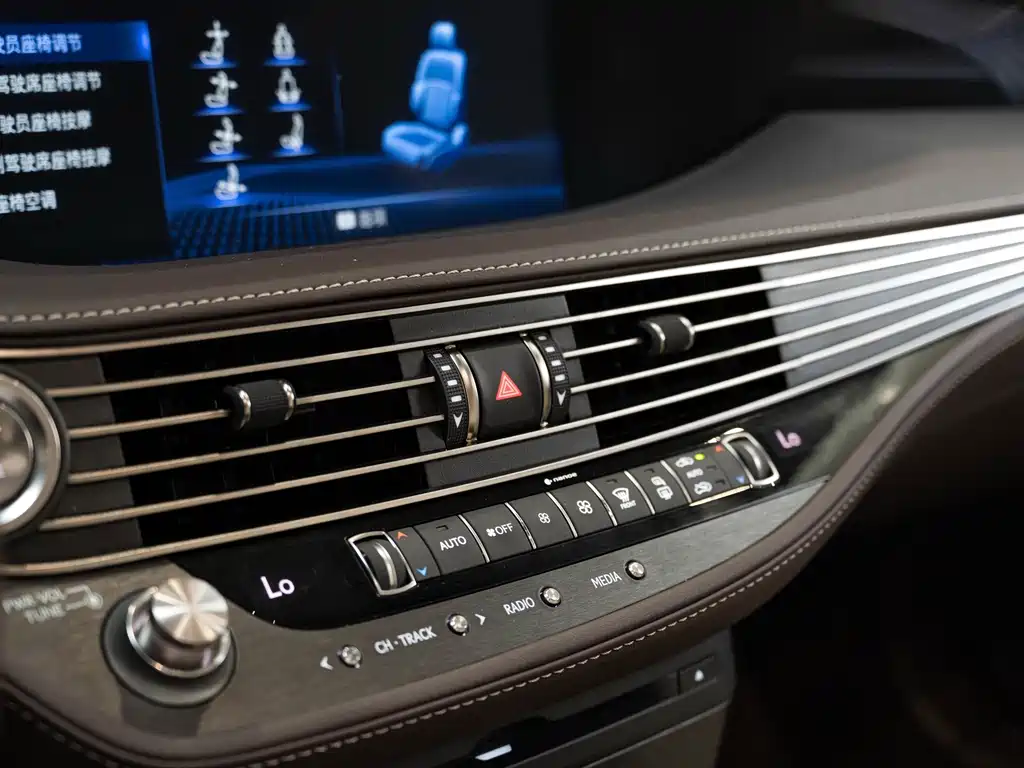 Lexus LS — миниатюра 17