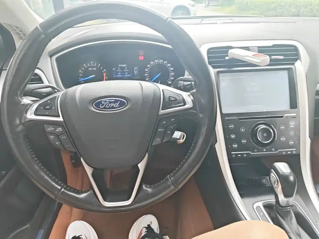 Ford Mondeo — миниатюра 10