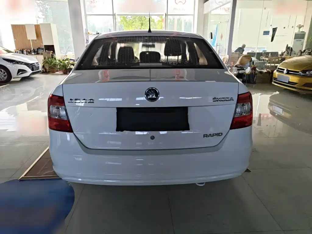 Skoda Rapid — миниатюра 6