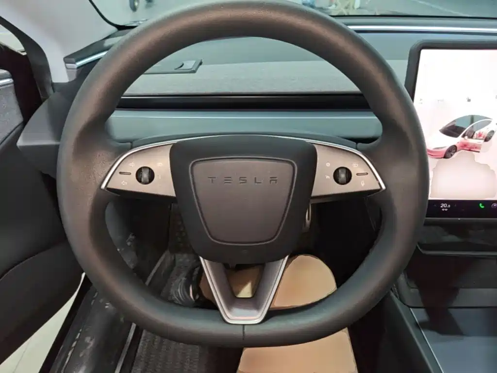 Tesla Model 3 — миниатюра 11