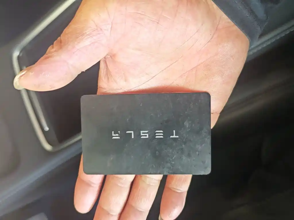 Tesla Model Y — миниатюра 9