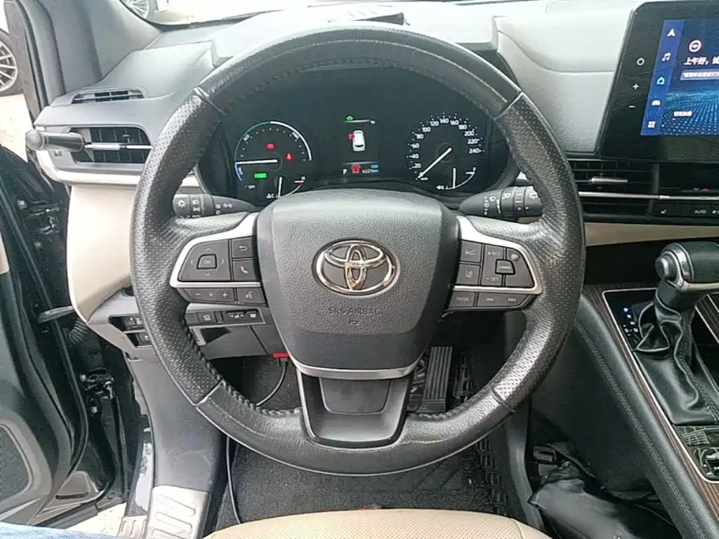 Toyota Granvia — миниатюра 11