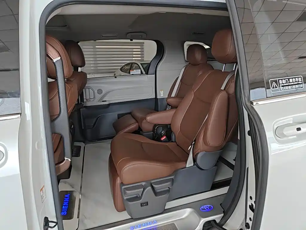 Toyota Sienna — миниатюра 17