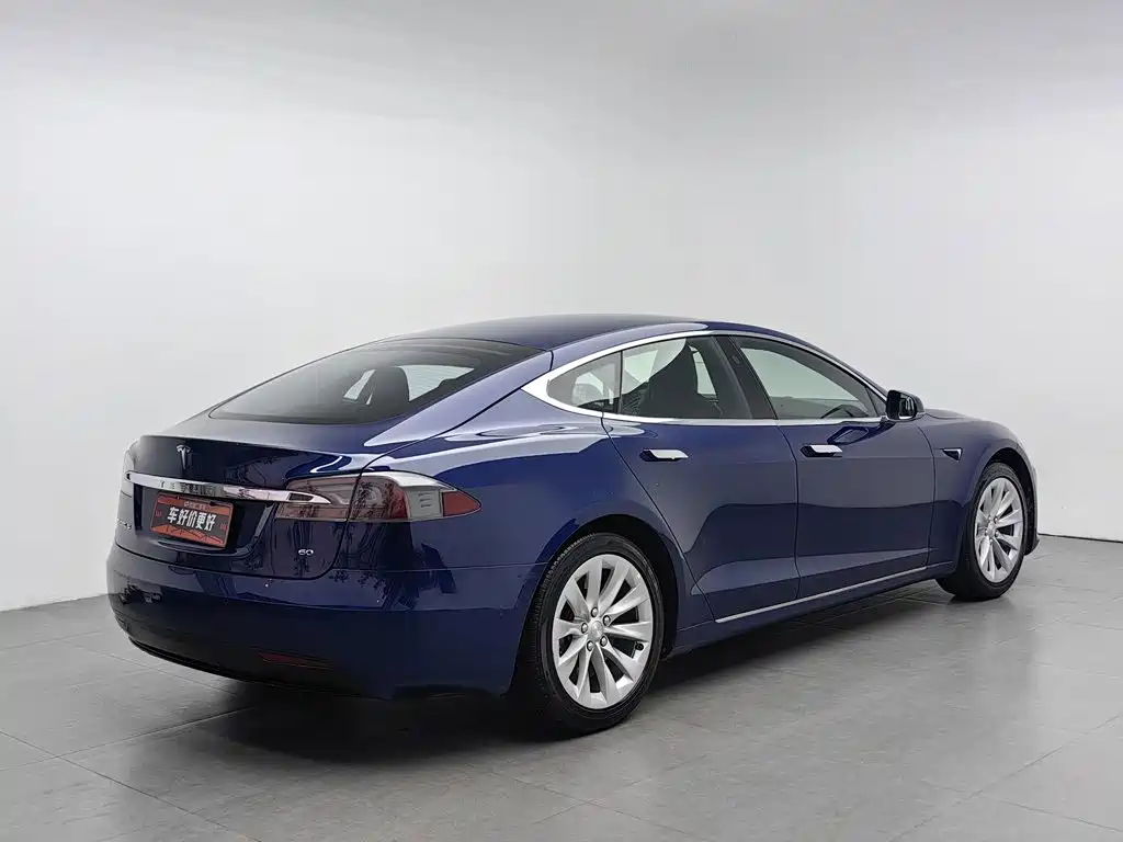 Tesla Model S — миниатюра 2