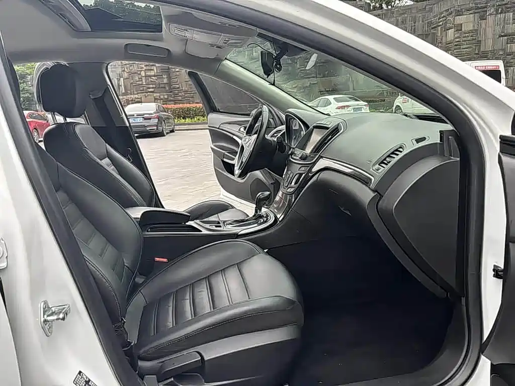 Buick Regal — миниатюра 10