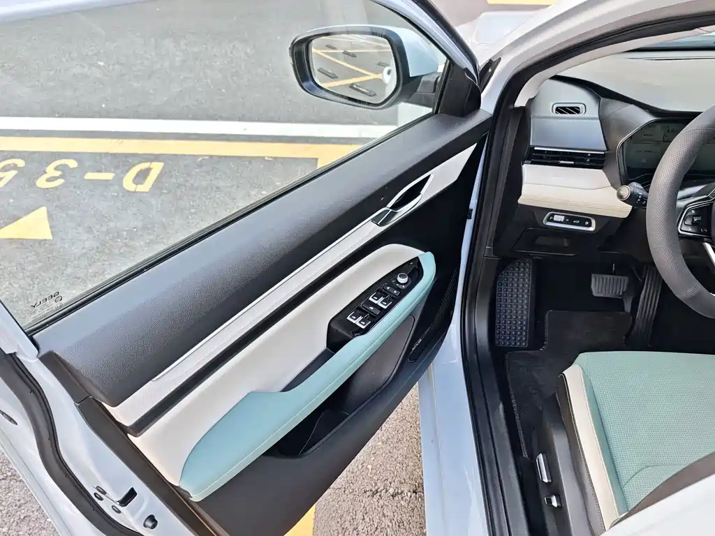 Geely L HiP — миниатюра 11