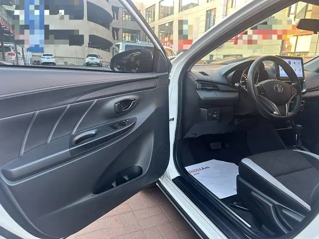 Toyota Yaris L — миниатюра 3