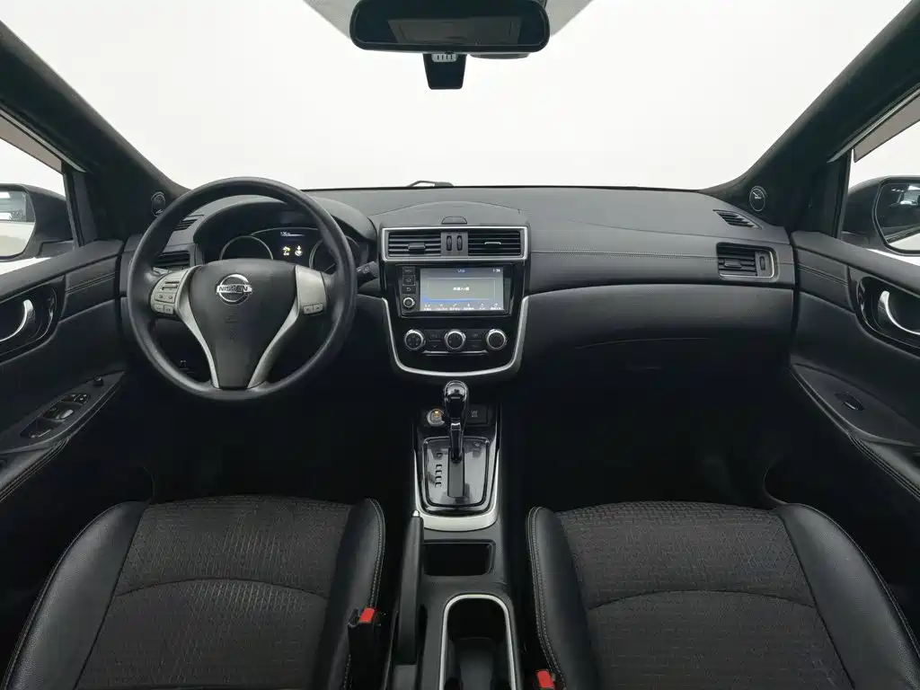 Nissan Tiida — миниатюра 5