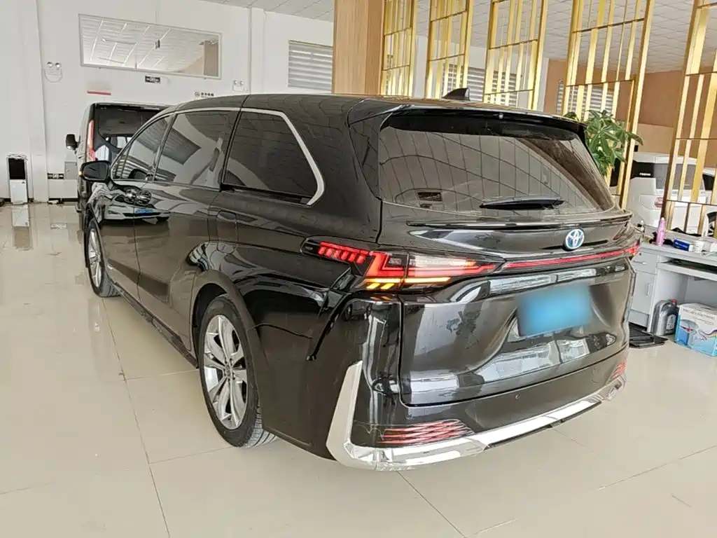 Toyota Sienna — миниатюра 5