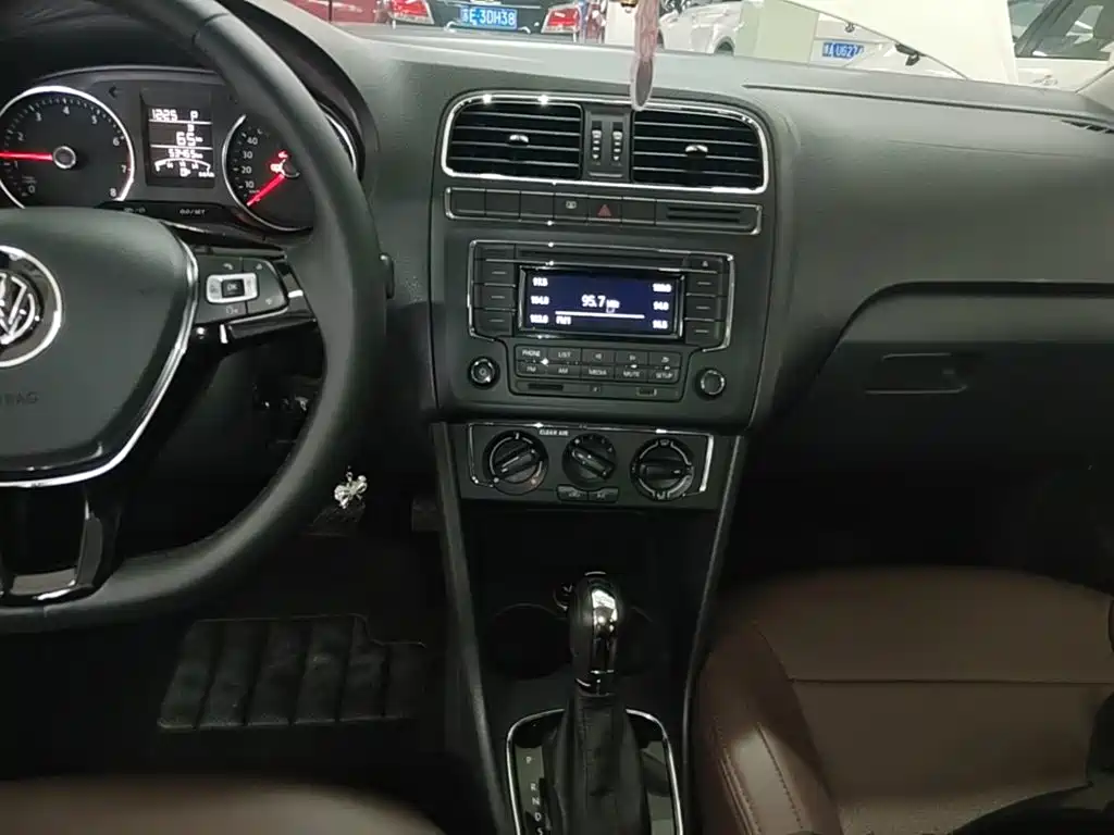 Volkswagen Polo — миниатюра 13