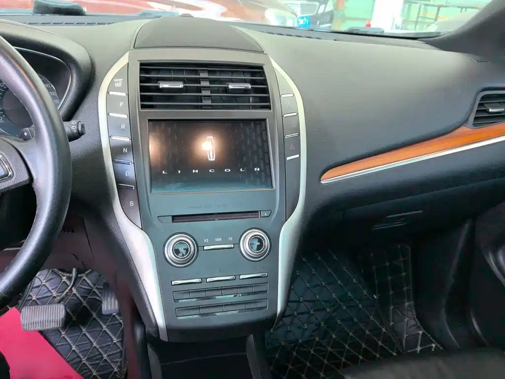 Lincoln MKC — миниатюра 6