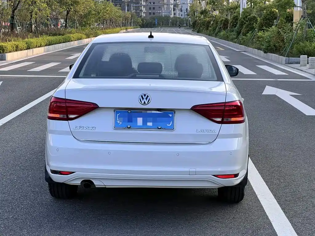Volkswagen Lavida — миниатюра 8
