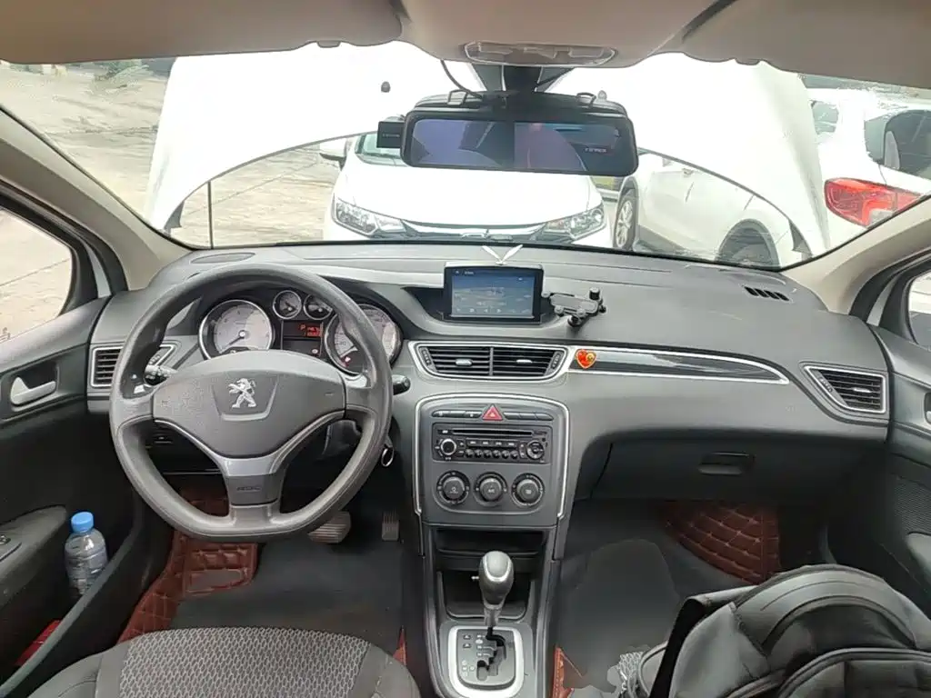 Peugeot 308 — миниатюра 10