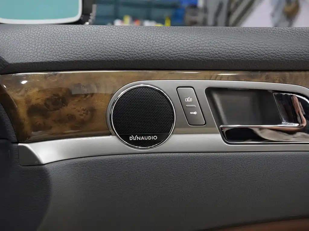 Volkswagen Phaeton — миниатюра 15