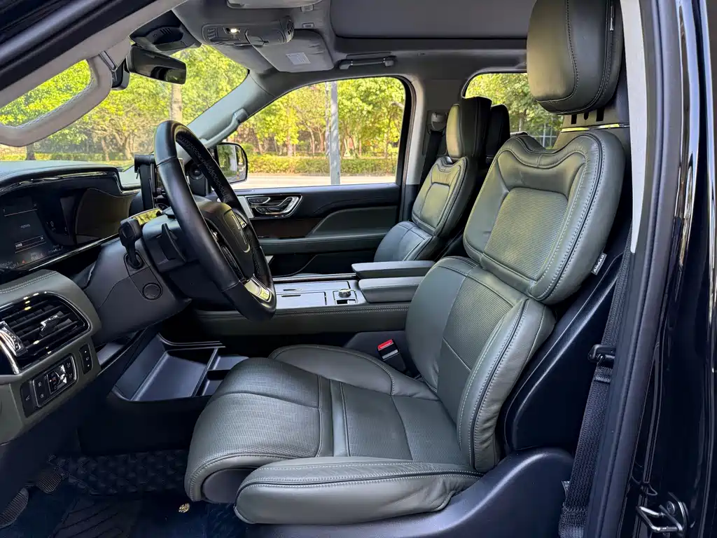 Lincoln Navigator — миниатюра 18