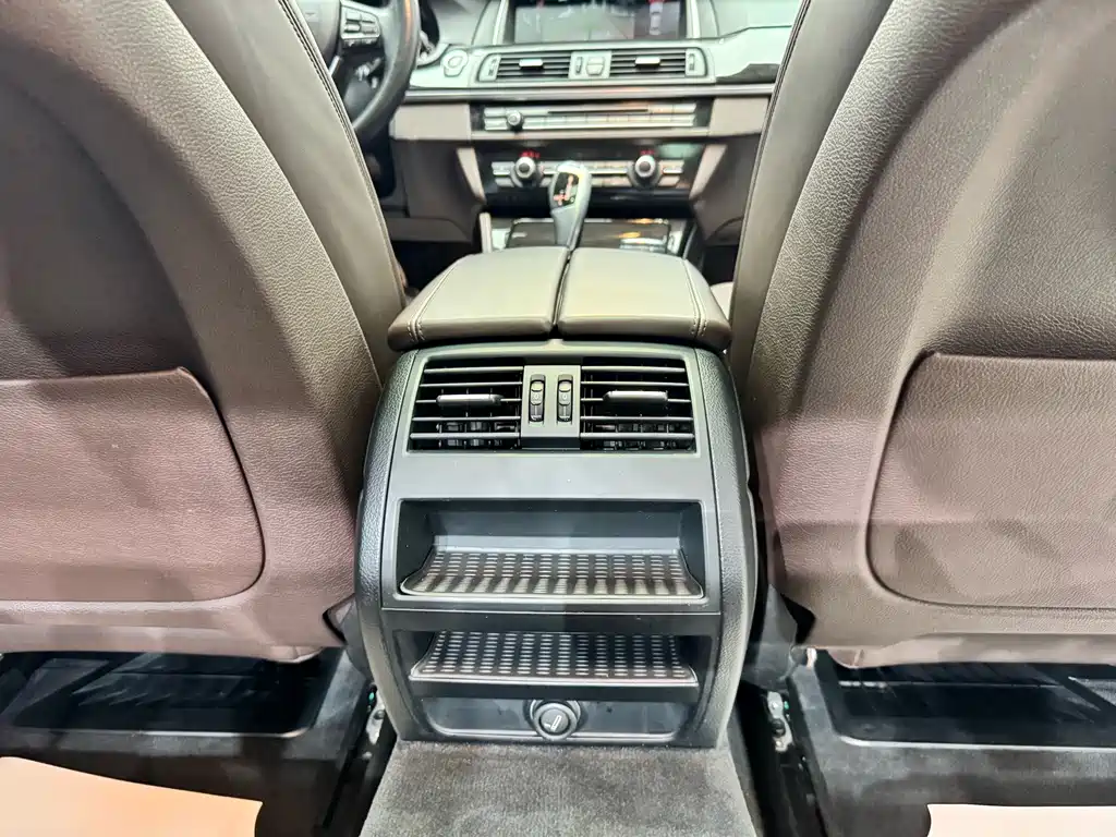BMW 5 Series — миниатюра 20