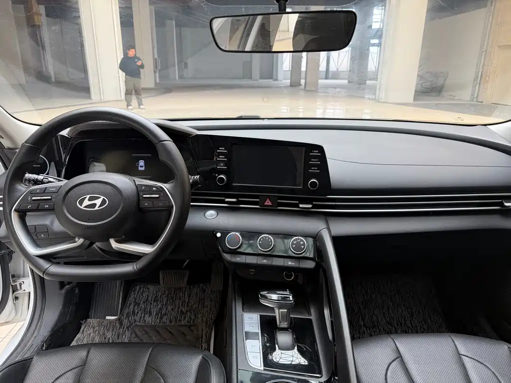 Hyundai Elantra — миниатюра 9