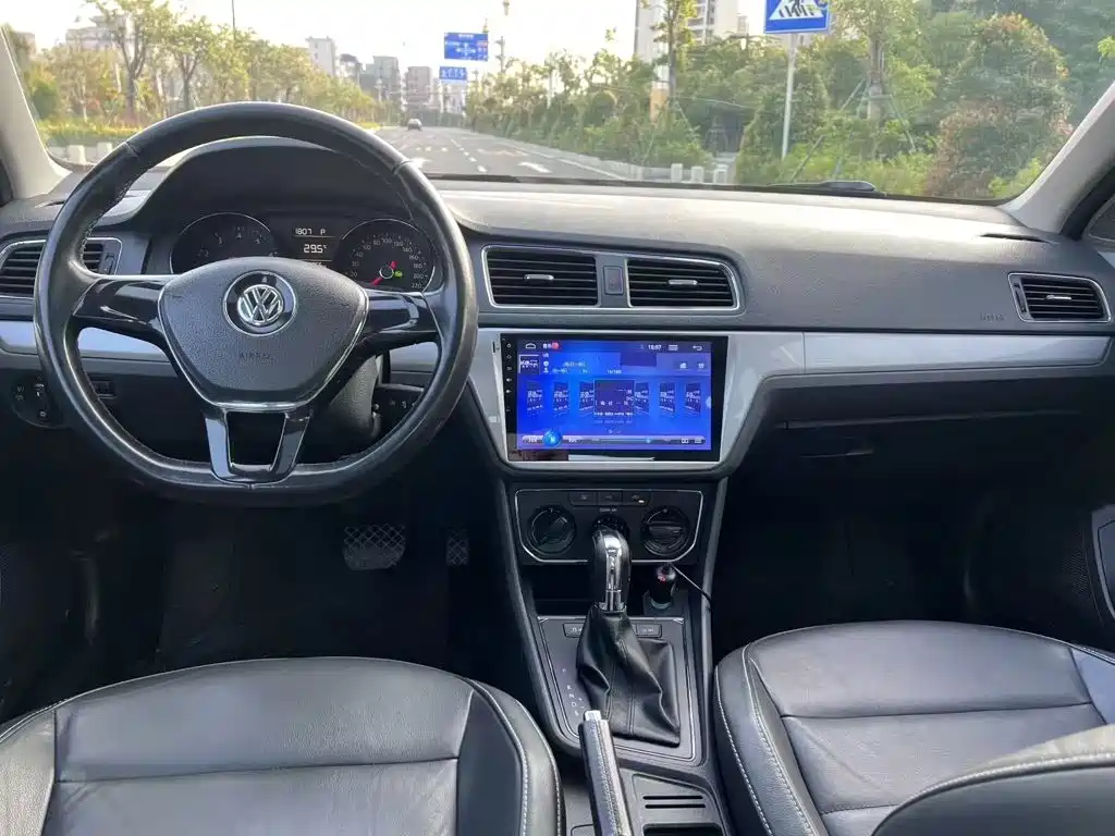 Volkswagen Lavida — миниатюра 5