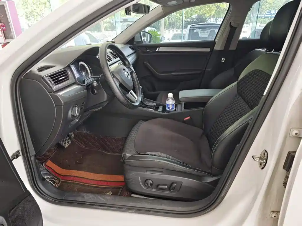 Skoda Superb — миниатюра 15