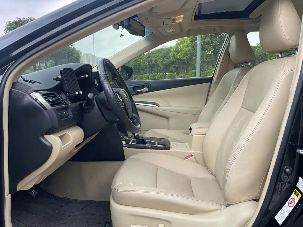 Toyota Camry — миниатюра 4