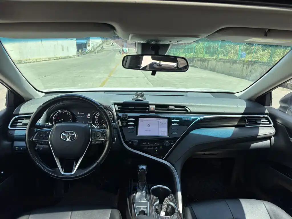 Toyota Camry — миниатюра 12