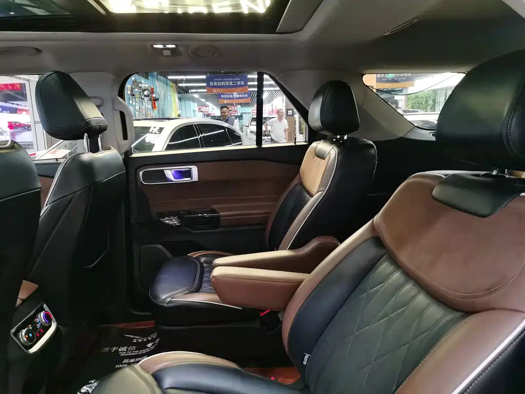 Ford Explorer — миниатюра 9