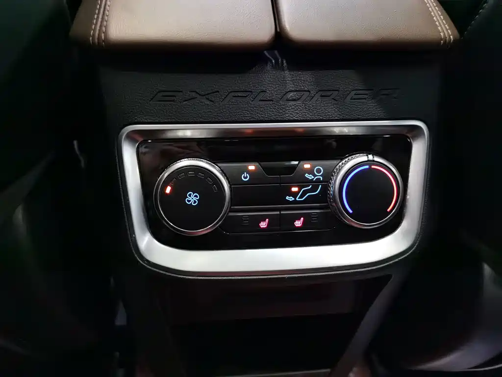 Ford Explorer — миниатюра 12