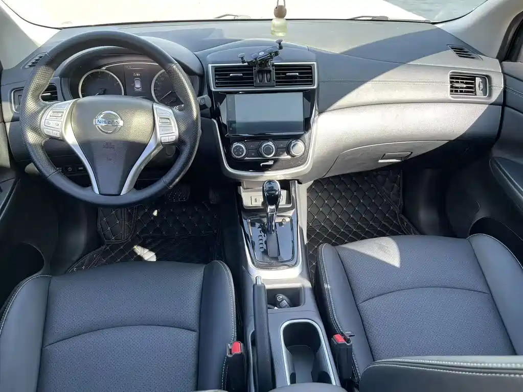 Nissan Tiida — миниатюра 6